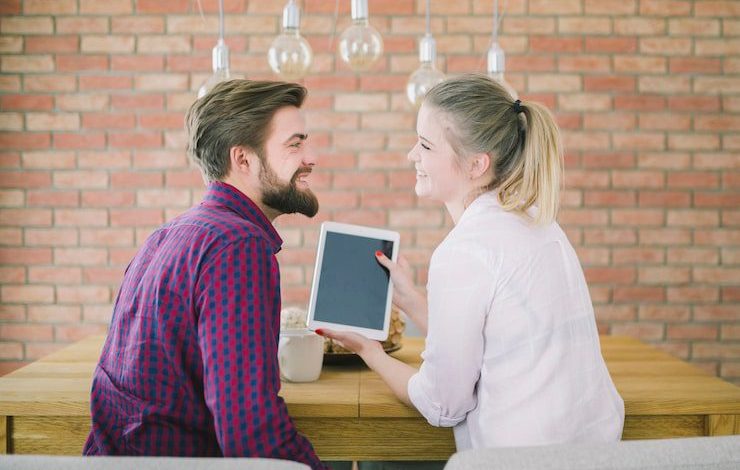 chat-&-earn:-how-ai-girlfriend-conversations-are-becoming-a-real-income-stream-in-2025